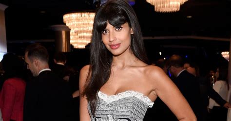 Jameela Jamil Showed Off Her Stretch Marks in an。